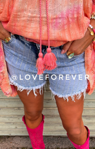 Strass Shorts - stretchiga jeansshorts med vacker strass och rå kant