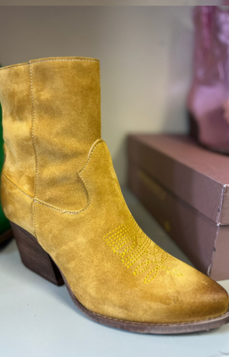 Clarissa Boots Yellow