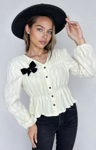 Blus med Svart avtagbar Rosett