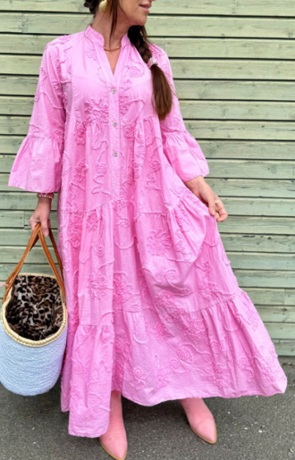 Babyrosa bomullsklänning med broderier – One size XS–XL