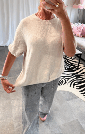 Rosa stickad tröja i alpacka-mix med puffärm och rund hals, one size, passar XS till XL.