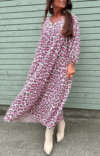 Klänning med beige botten och neonrosa leopardmönster i bomull