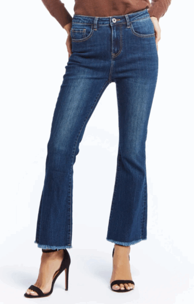 Mörka flarejeans med utsvängda ben, stretch och rå kant – normal till hög midja, snygg passform | Love Forever