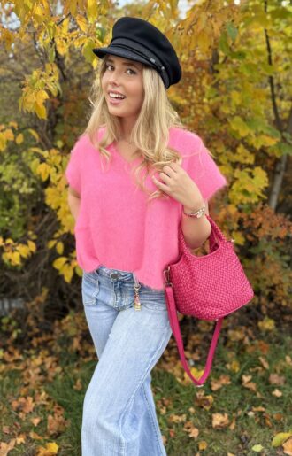 Väst i hot pink kid mohair – lyxig, mjuk och trendig väst i nästan neonrosa nyans från Love Forever.