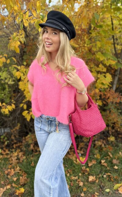 Väst i hot pink kid mohair – lyxig, mjuk och trendig väst i nästan neonrosa nyans från Love Forever.