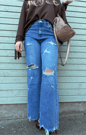 Kattis Stretchiga Slitna Jeans vida ben och med hög midja