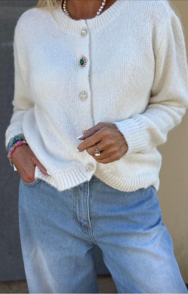 Offwhite kofta med dekorativa färgade strassknappar och vågigt avslut, one size S–XL från Love Forever.