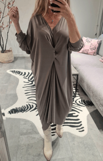 Taupe Love Forever-klänning med dekorativ knut framtill, mjuk stretch, one size S–XXL.