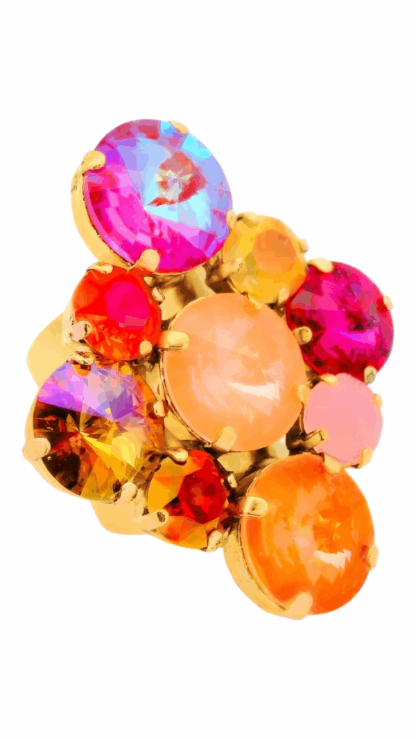 Victoria Ring i guldpläterad mässing med pastellig Swarovski-kristall, justerbar och lättburen, boho luxe och Love Forever-stil.