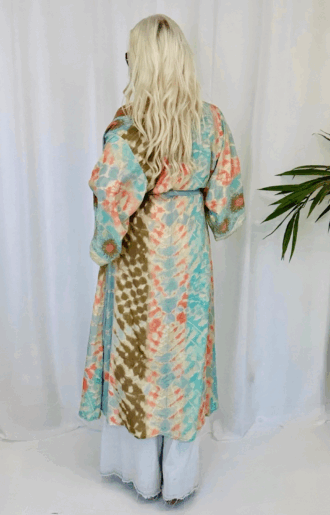 Turkos kimono med coral, beige och taupe i boho luxe-stil från Love Forever