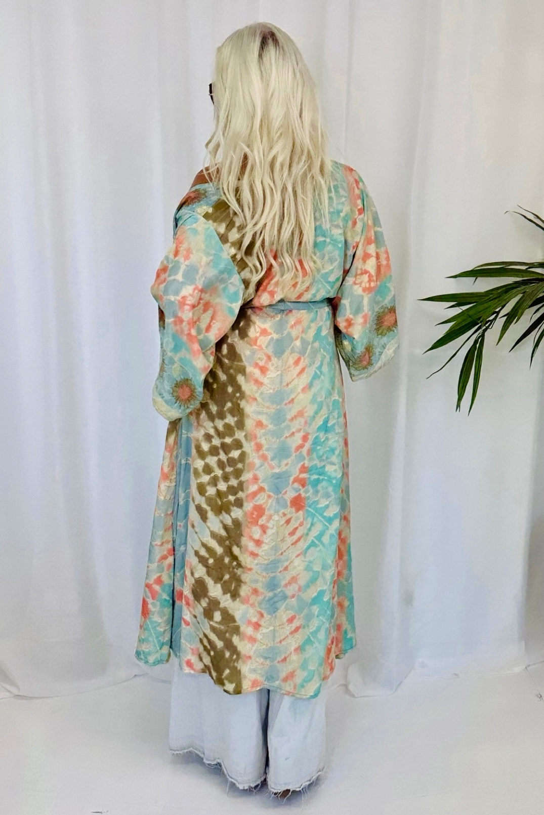 Turkos kimono med coral, beige och taupe i boho luxe-stil från Love Forever