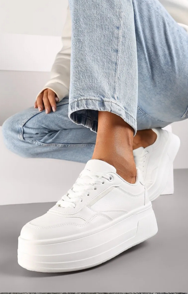 Vita sneakers med platåsula – trendiga & bekväma | Love Forever