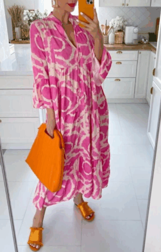 Bohemisk klänning i 100% viskos med cerise print, trekvartslånga volangärmar, normal i storlek – Love Forever