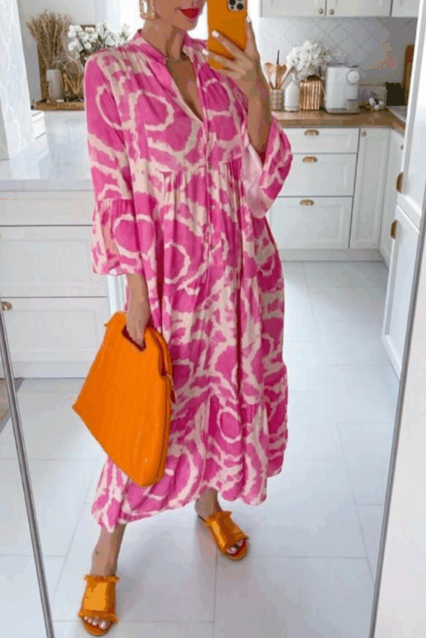 Bohemisk klänning i 100% viskos med cerise print, trekvartslånga volangärmar, normal i storlek – Love Forever