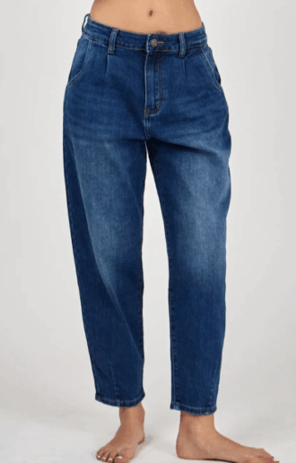 Mörkblå barrel jeans i stretchig denim med ankellång passform.