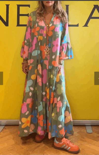 Suprfin viskosklänning med armygrön botten och färgglatt blommönster,