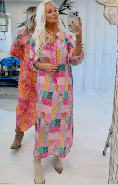 Love Forever multiprint klänning i bomull med pastellfärger och ballongärmar