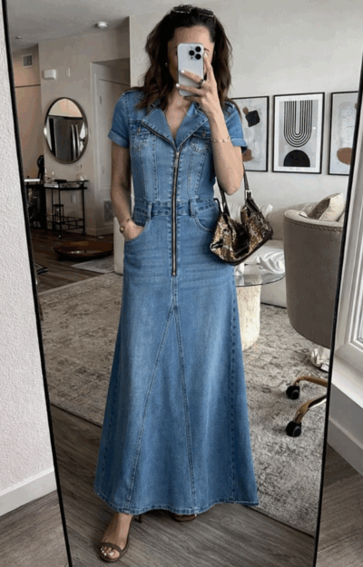 Stretchig jeansklänning med dragkedja framtill, korta ärmar och feminin passform i denim.