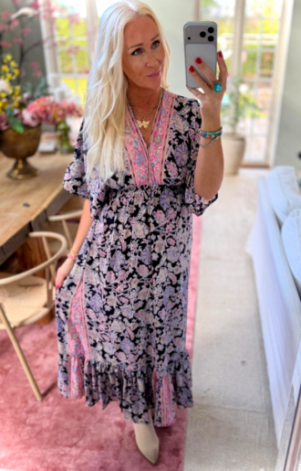 Starlet Bohemisk Klänning Mörkblå Rosa blomprint