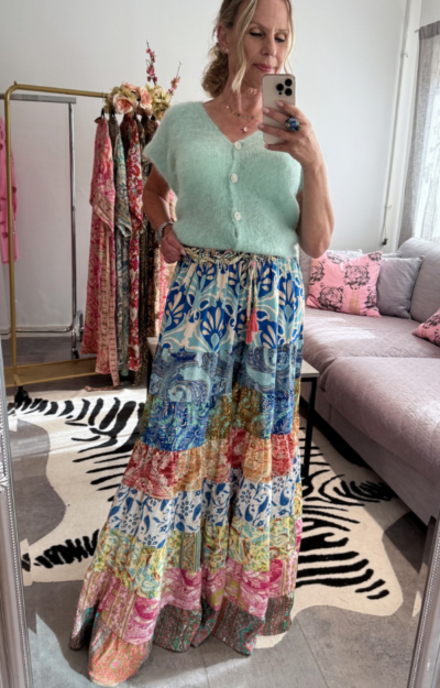 Unik byxkjol i vintage saree med vid modell och resår i midjan, boho stil dam.