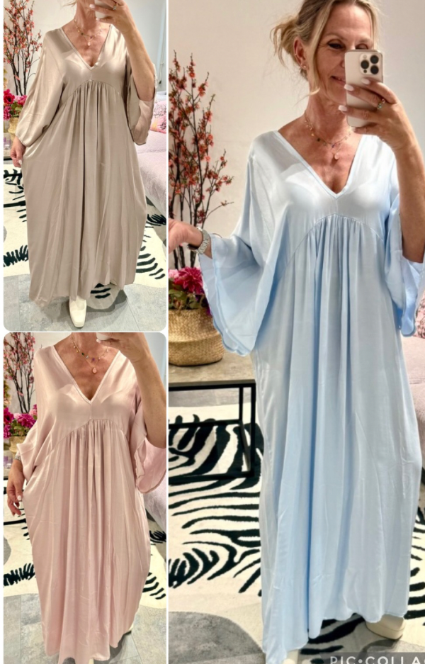 Superfin viskosklönning i satin. Fina färger ljusblå, puderrosa och taupe.