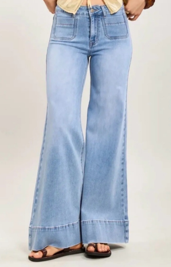 Stilrena jeans dam utan broderi på fickor, boho chic och trendig passform från Love Forever