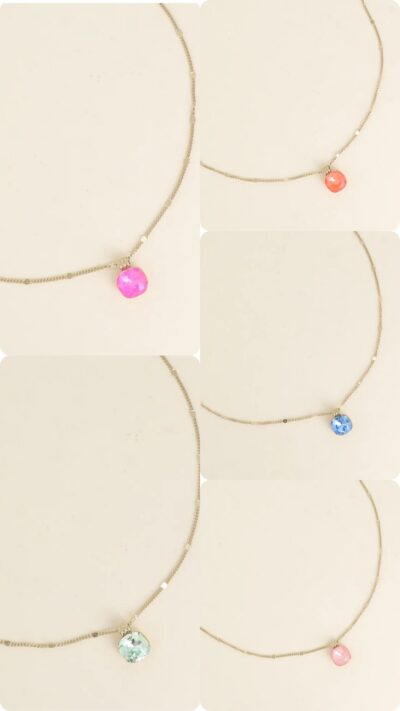 Halsband med rundad fyrkantig Swarovskisten i stark färg och guldkedja