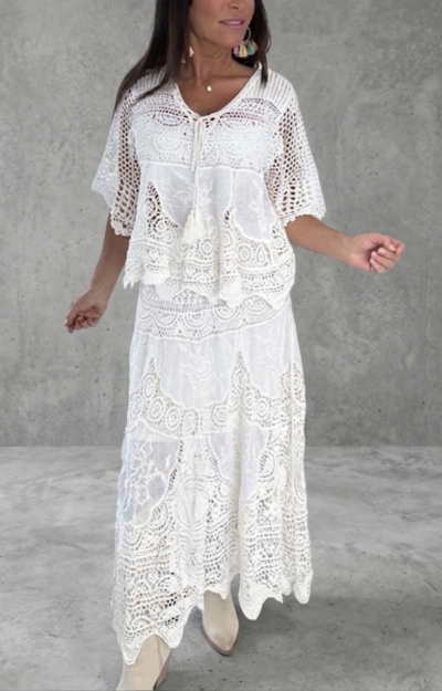 Spetskjol i vitt, virkat. Boho chic och lyxig.