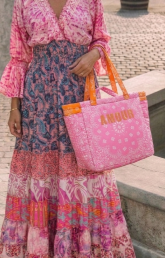 Bomullsväska i cerise och orange bandanaprint, färgglad boho chic väska från Love Forever