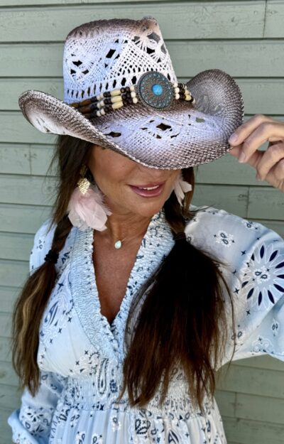 Vintage vit cowboyhatt med coola detaljer.