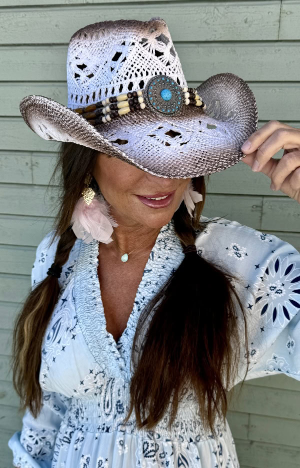 Vintage vit cowboyhatt med coola detaljer.