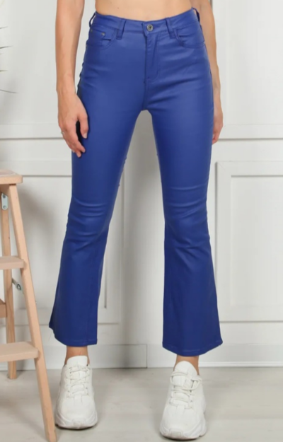 Kornblå coated jeans för dam med stretch, croppad längd och exklusiv fuskskinnskänsla i royal blue.
