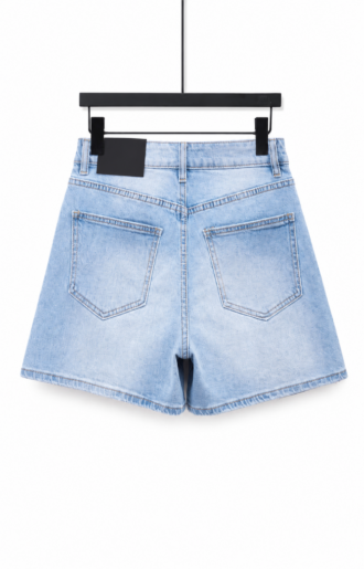 En annan syn på Nina Jeansshorts - ljus tvätt, högre midja