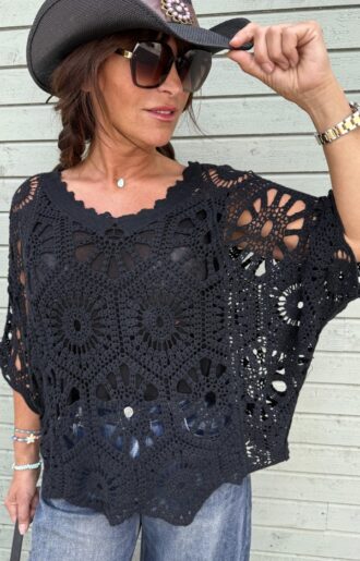 Helt underbar spetstopp i spets, som ser ut som virkat.