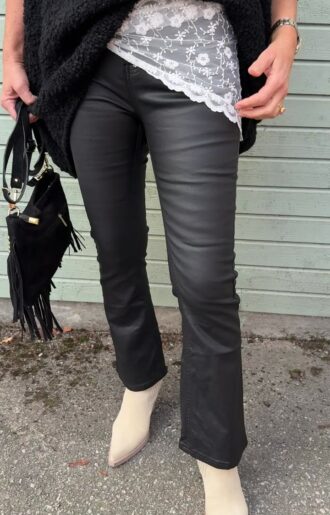 Noomie Coated Jeans Svarta – video