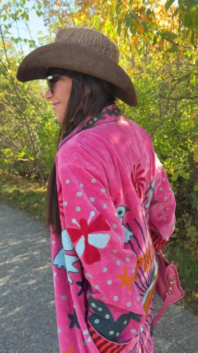 Lång Suzani-kappa PEACE Coral Pink – video