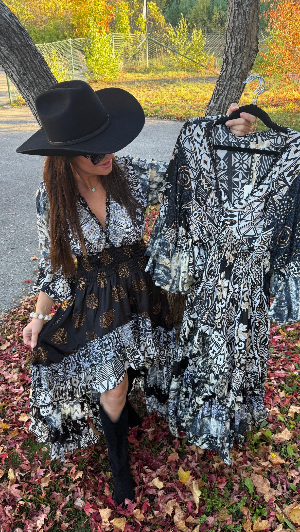 Bruna och svarta toner, boho soul & western heart Liana Highlow är klänningen du matchar med boots och cowboyh